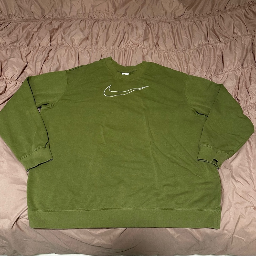 Nike Dri-FIT Get Fit Women's Graphic Crew-Neck Sweatshirt - Picture 3 of 11